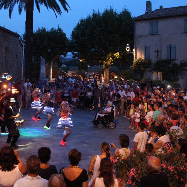 Les Grimaldines Dans Les Rues Festival Golfe De Saint Tropez (27)